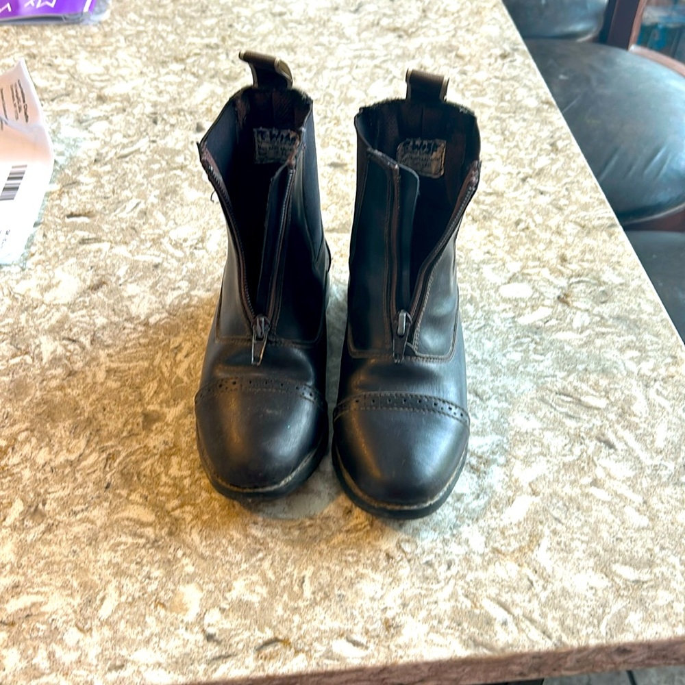 Riding boots used but in good condition size 12 children